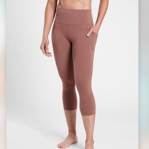 Athleta Salutation Stash Pocket II Capri